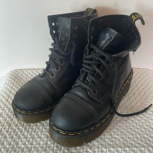 Rare Vintage Dr. Martens 8 hole 1460 envy sole notched welt leather toe cap
